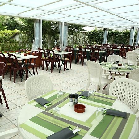 Hotel Restaurant Maison Blanche Rungis Exterior photo