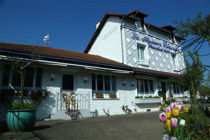 Hotel Restaurant Maison Blanche Rungis Exterior photo