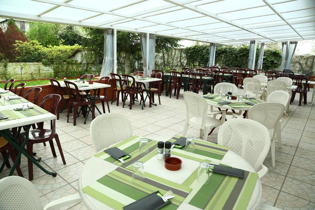Hotel Restaurant Maison Blanche Rungis Exterior photo