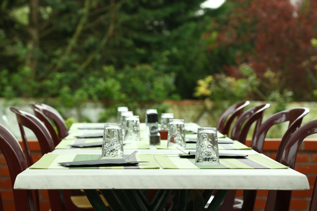 Hotel Restaurant Maison Blanche Rungis Exterior photo