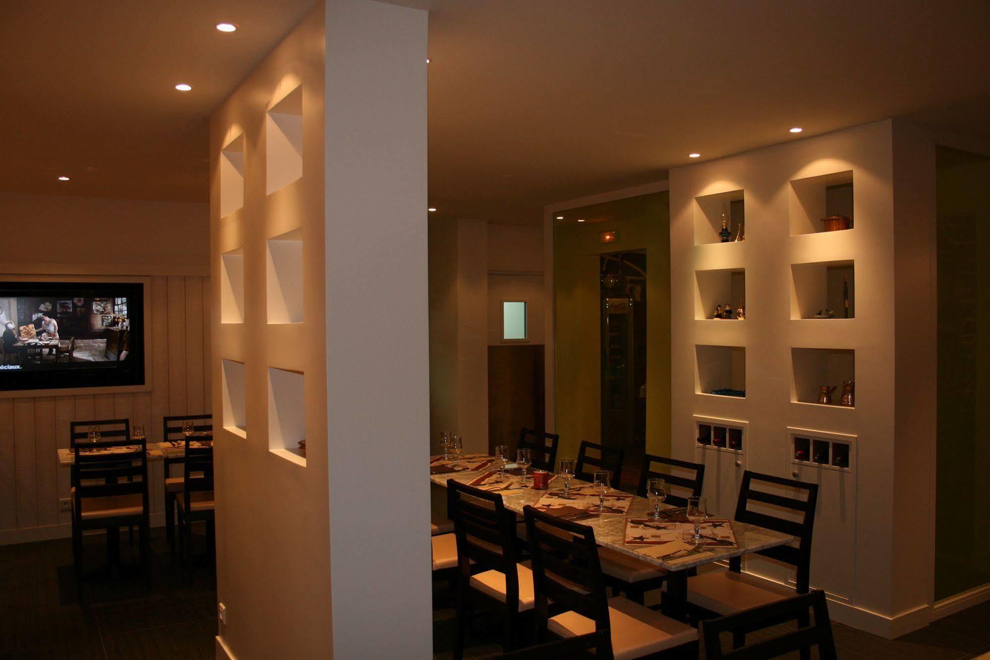 Hotel Restaurant Maison Blanche Rungis Exterior photo