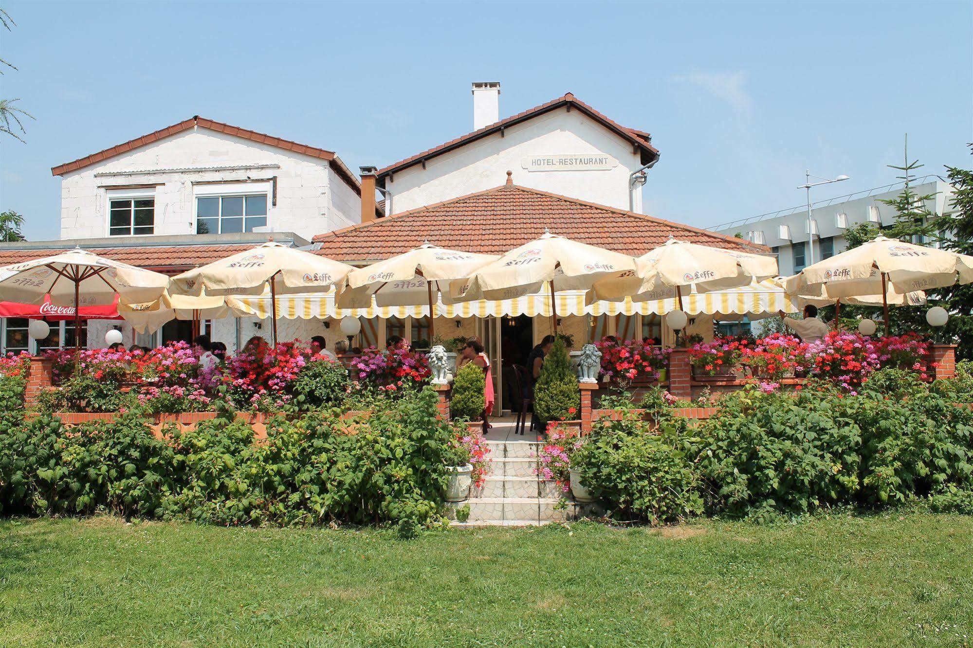 Hotel Restaurant Maison Blanche Rungis Exterior photo
